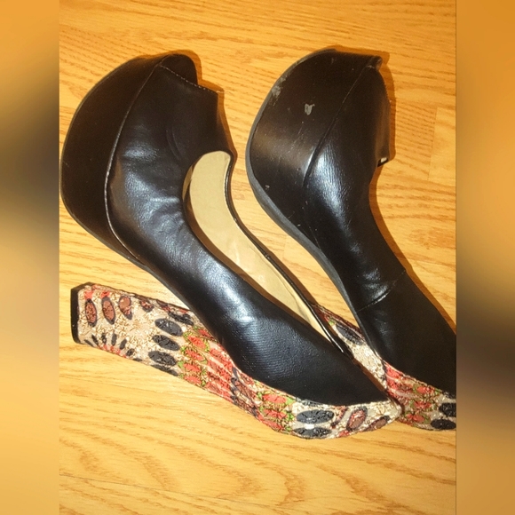 Heels - Picture 3 of 4